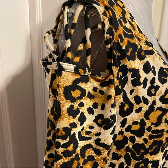 Vibe Sportswear Leopard Swing Dress Shoulder Cutouts and Front Zipper 1X - Picture 9 of 14